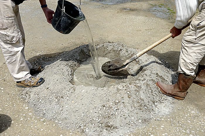 ci - concrete being mixed