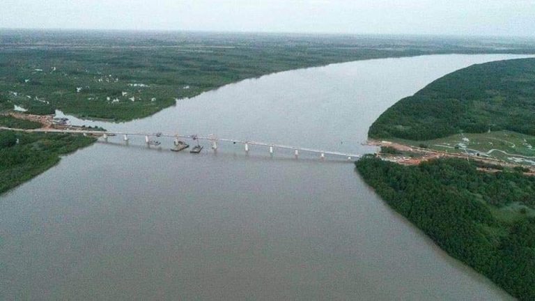 Trans-Gambia-Brücke/Senegambia-Brücke in Gambia und Senegal