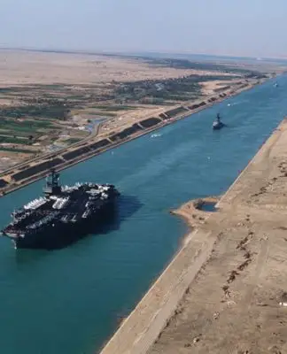 USS_America_(CV-66)_in_the_Suez_canal