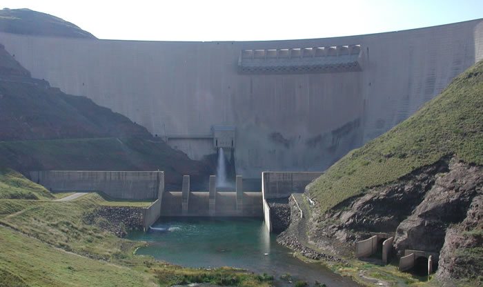 Picture of a dam