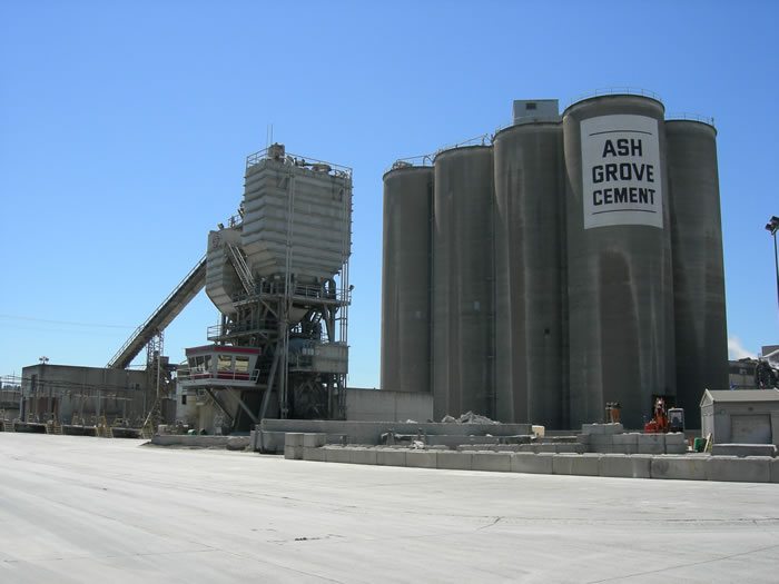 Ash_Grove_Cement_factory