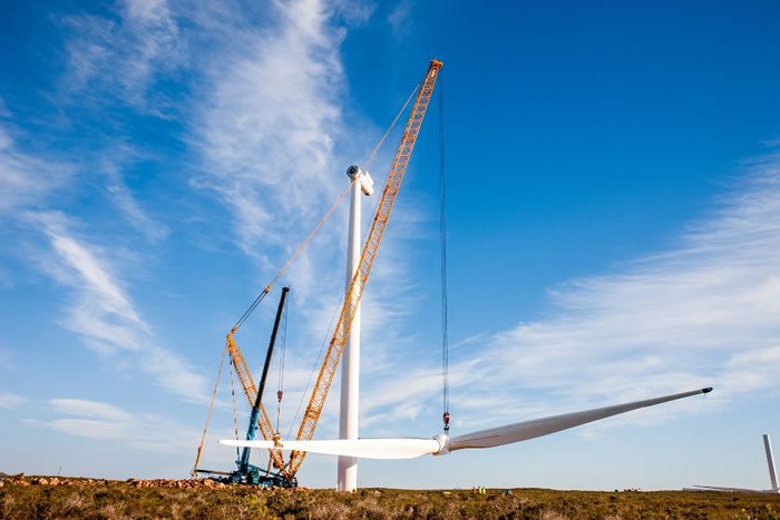 wind-turbine-erection-blade5-