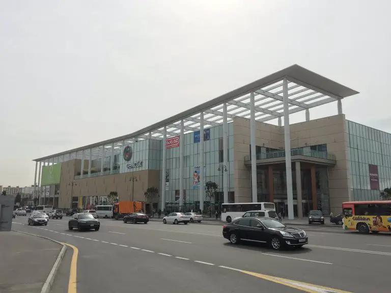 Ganjlik Mall ist das größte Einkaufszentrum in Aserbaidschan