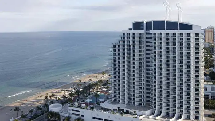 Turbinas de viento en el Hilton Fort Lauderdale Beach Resort