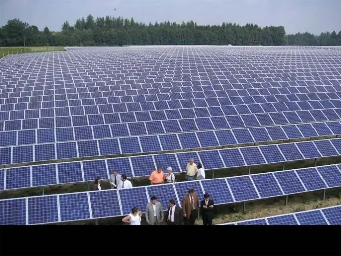 l'usine d'énergie solaire