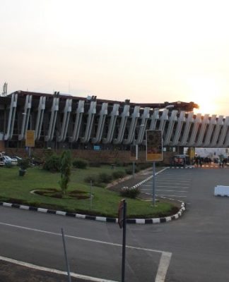 Die Bauarbeiten für die Rollbahn am internationalen Flughafen Kigali in Ruanda beginnen