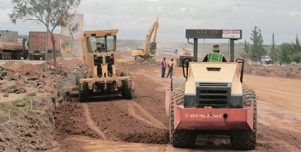 960km Eldoret-Juba Straße in Kenia, zum des Aufbaus zu beginnen