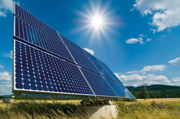 Japan finanziert den Bau eines Solarkraftwerks in Ägypten