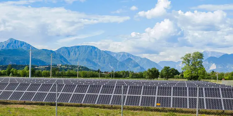 ESERA choisit le soumissionnaire préféré pour 30 MW de projets solaires à Eswatini
