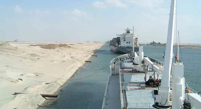 La Russie invitée à financer les infrastructures du canal de Suez