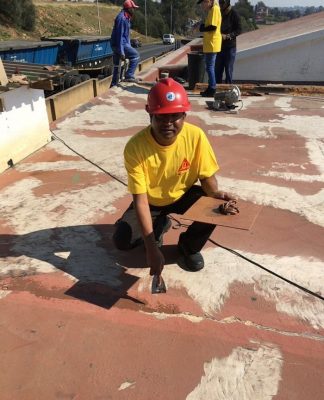 Sika sponsorise la réparation du toit de la maison Deo Gloria
