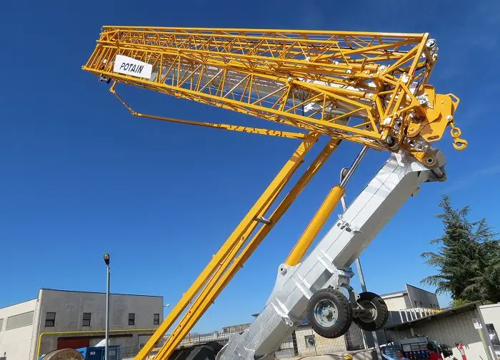 Manitowoc launches pioneering Potain Hup 40-30 self-erecting crane