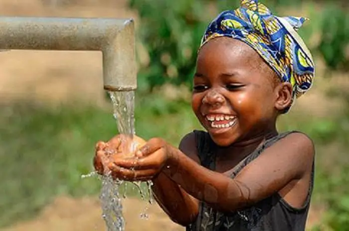 Einwohner in Tansania warnen vor Wassermissbrauch