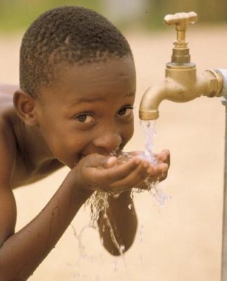 La provincia del nord-ovest del Sud Africa impone restrizioni sull'acqua
