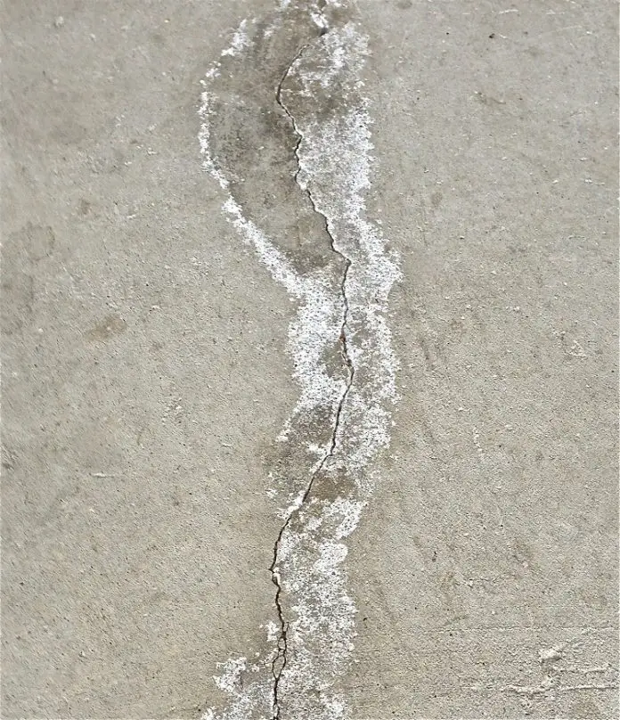 Сведение к минимуму нарушений сцепления бетона, вызванных влагой