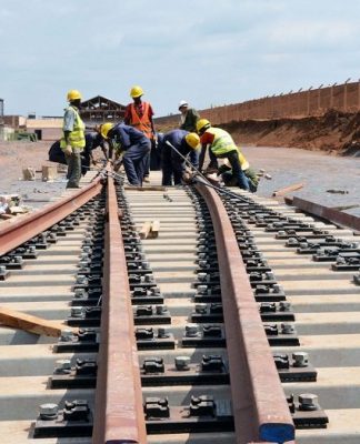 Oos-Afrika se standaardspoorwegprojek kom agter
