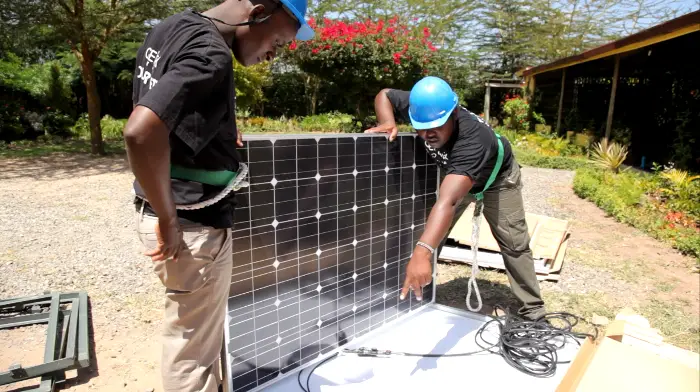 Empresa solar planea construir una planta de fabricación en Kenia