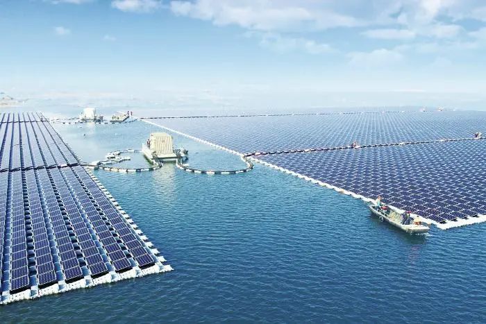 Fertigstellung der weltweit größten schwimmenden Photovoltaikanlage (PV)