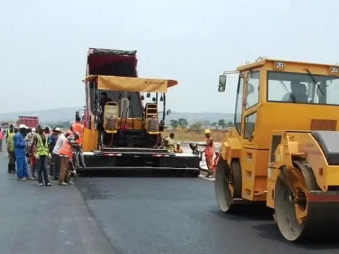 Das Straßenbauprojekt Kitui-Kibwezi in Kenia wird fortgesetzt