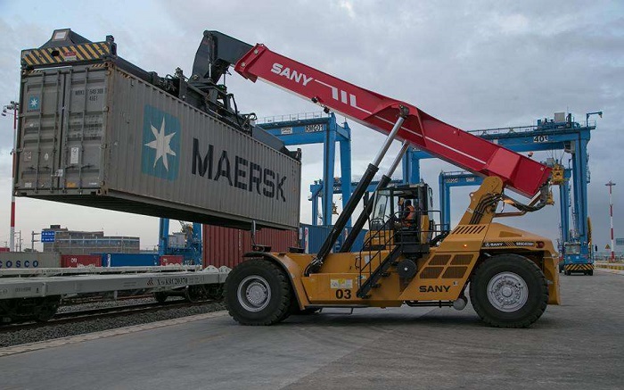 Il porto di Mombasa in Kenya riceve due nuove gru per il carico SGR