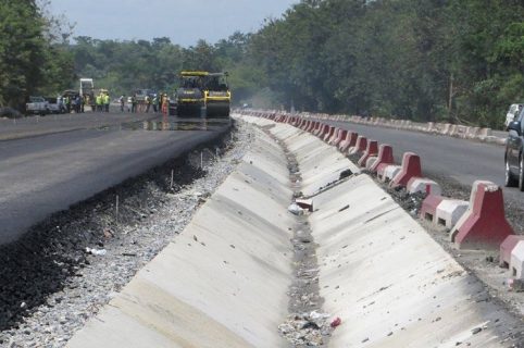 Rehabilitationsarbeiten am Lagos-Ibadan Expressway sind in vollem Gange