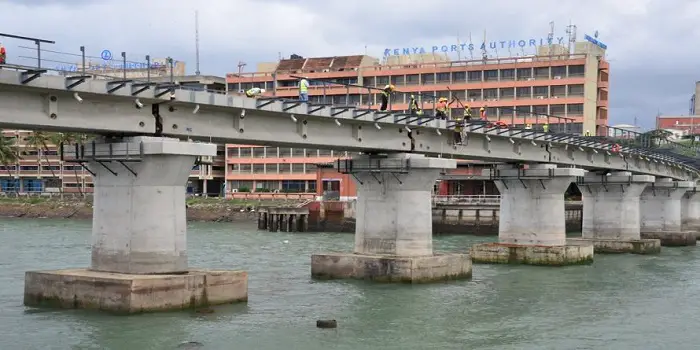 Die kenianische Mombasa-Hafenbrücke verbindet die SGR-Endstation von Mombasa