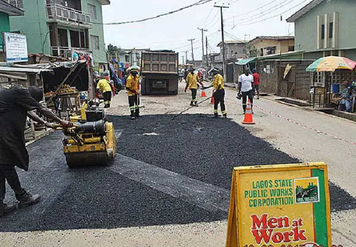 Nigeria schließt 88-Straßenprojekte gemäß 2017-Budget ab