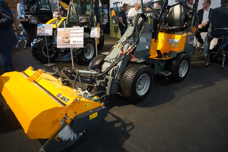 Tobroco-Giant, debuts compact wheel, utility loaders