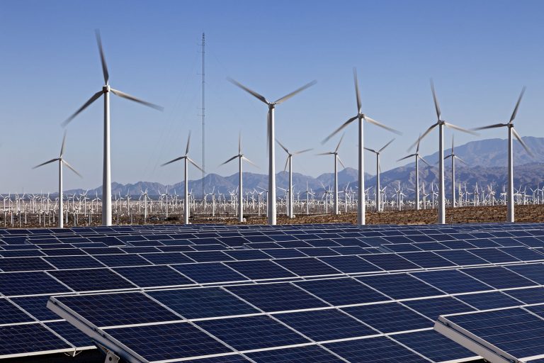 L'Afrique du Sud conclut un accord financier en dollars US pour quatre projets d'énergie renouvelable