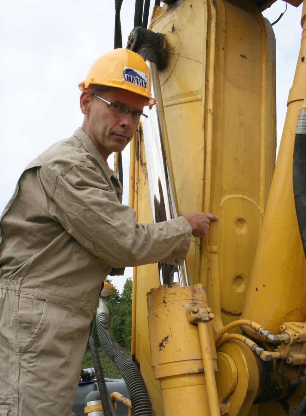 How to buy used heavy machinery in a safe way