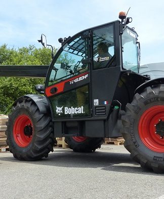 Bobcat targets heavy lift handling with new compact telehandler for Middle East and Africa