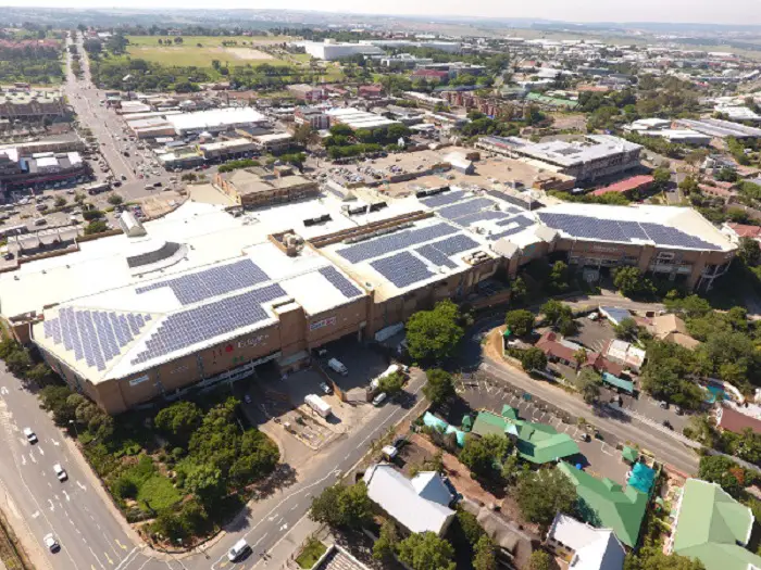Erste Solar-PV-Anlage in der Liberty Midlands Mall in Südafrika installiert