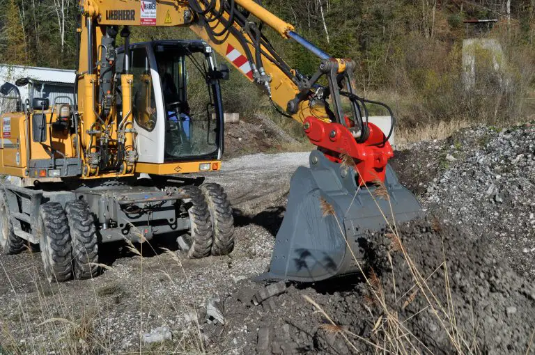 Solesbee introduces new hydraulic excavator with added locking force and safety