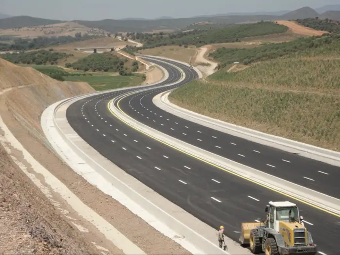 60,000km Straße, die Mombasa mit Lagos verbindet, wird gebaut