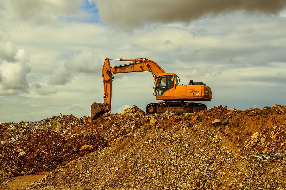 4 Tips to consider when hiring heavy equipment for your plant