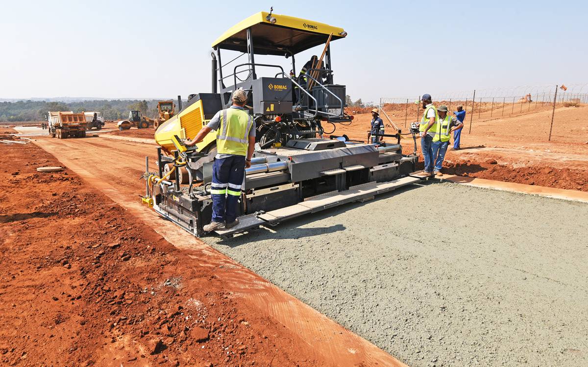 Uganda contrata empreiteiro para projeto de estrada petrolífera de 97 km