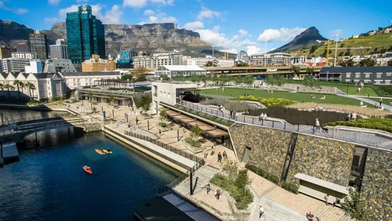 L'Afrique du Sud achève le parc de batteries 12,000m²