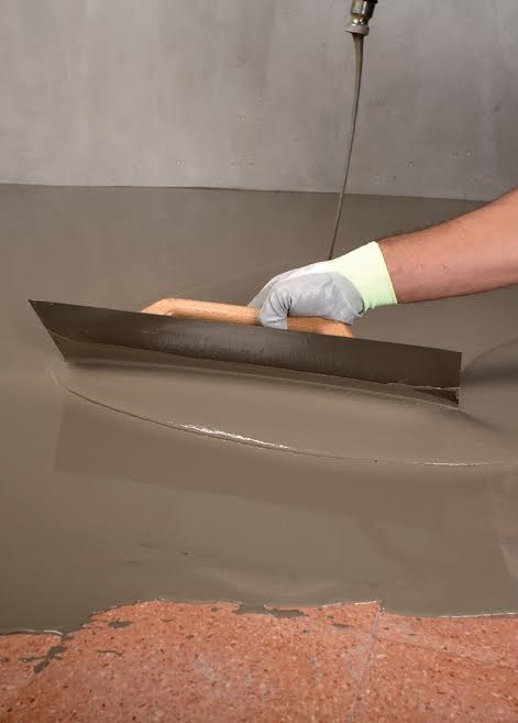 Self-levelling cementitious compounds for modern floors