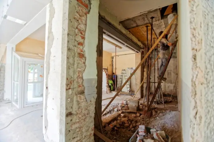 6 Schritte zur Renovierung eines alten Hauses für maximalen Gewinn