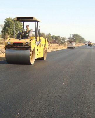 Dr Pixley Ka Seme स्थानीय नगर पालिका में सड़क का रखरखाव
