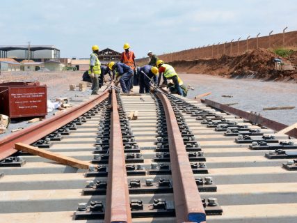 La construcción del ferrocarril de vía estándar en Kenia está a punto de finalizar