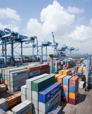 Nigeria nimmt im Hafen Onne Umschlaggeräte in Betrieb