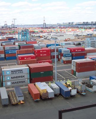 युगांडा एक सार्वजनिक मुक्त बंदरगाह क्षेत्र के निर्माण के लिए समझौता ज्ञापन पर हस्ताक्षर करता है