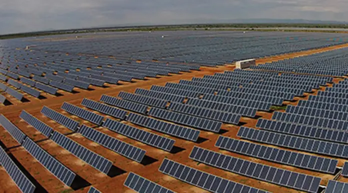 Egipto inaugurará el parque solar más grande del mundo en agosto
