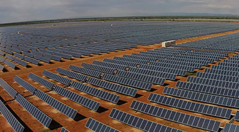 L'Égypte va lancer le plus grand parc solaire du monde en août