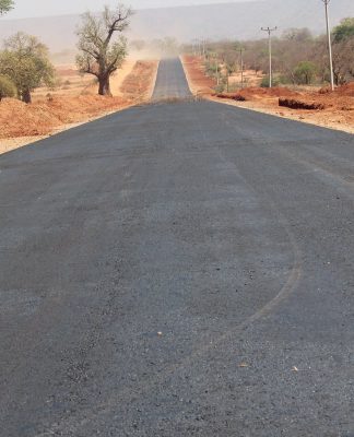 घाना सामुदायिक 3 जंक्शन रोड का उद्घाटन करता है