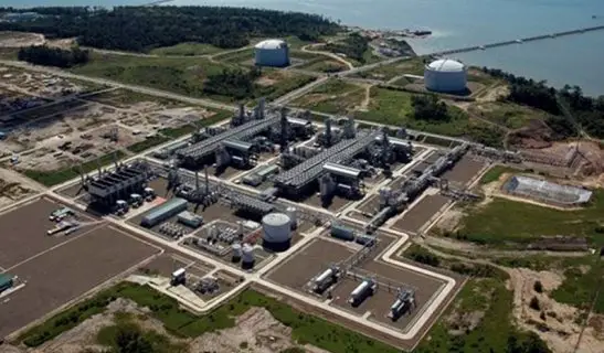 Mosambik erhält Auftrag zum Bau von Flüssigerdgas an Land