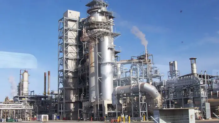 Дата завершения строительства крупнейшего в Африке нефтеперерабатывающего завода перенесена