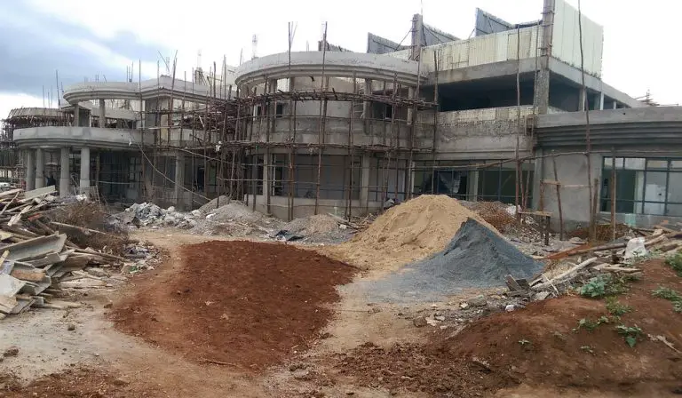 Das neu errichtete Mathare-Korogocho-Krankenhaus in Kenia soll im April in Betrieb genommen werden
