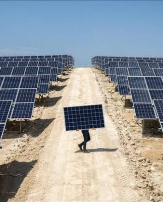 بناء محطتين للطاقة الشمسية في غانا